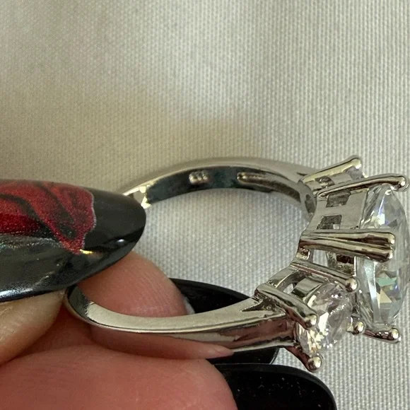 Elegant 925 Silver Women's Ring - Picture 4 of 11